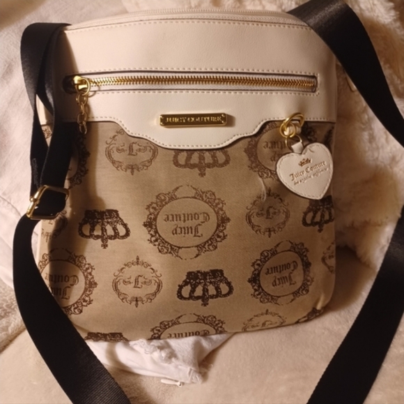 Juicy Couture Handbags - JUICY COUTURE Tan/White Crossbody Purse With Heart Charm